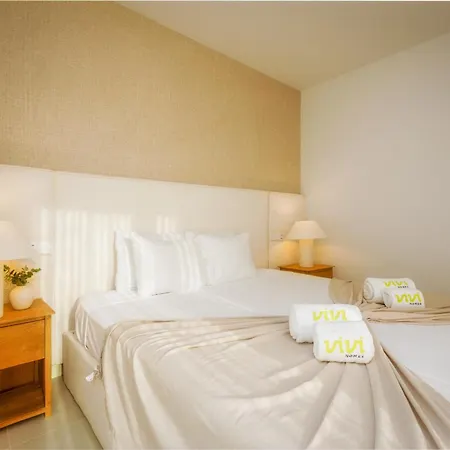 Vivi Homes - Terra Higueron Luxury, Terrace & Pool פואנגירולה