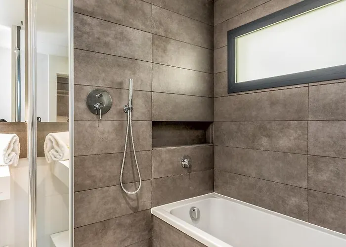 Vivi Homes - Terra Higueron Luxury, Terrace & Pool アパート フエンヒロラ