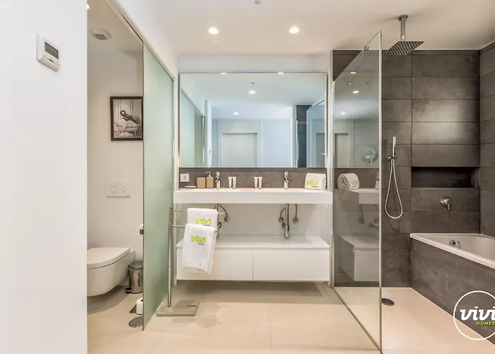 Vivi Homes - Terra Higueron Luxury, Terrace & Pool アパート