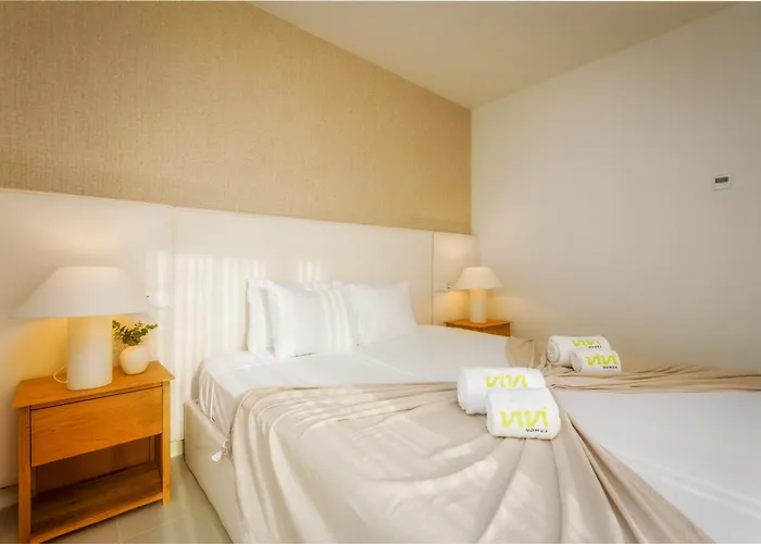 Vivi Homes - Terra Higueron Luxury, Terrace & Pool フエンヒロラ