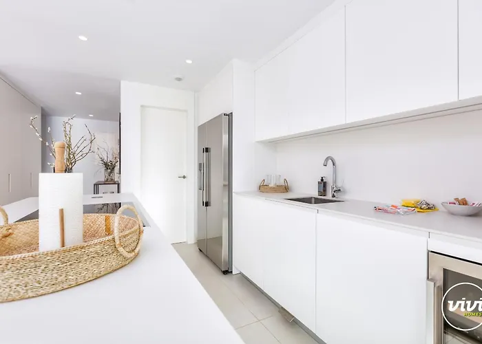 Vivi Homes - Terra Higueron Luxury, Terrace & Pool アパート *