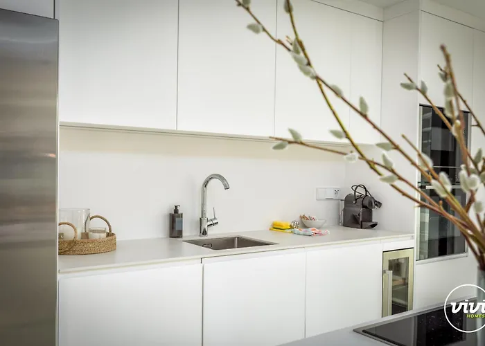 Vivi Homes - Terra Higueron Luxury, Terrace & Pool アパート フエンヒロラ