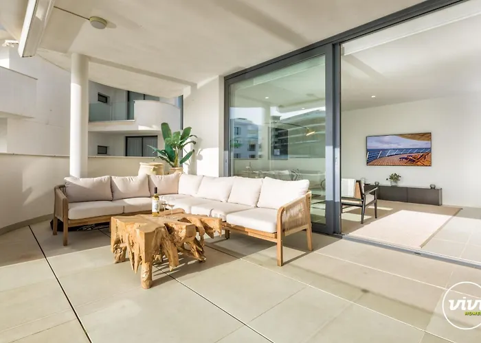 Vivi Homes - Terra Higueron Luxury, Terrace & Pool アパート フエンヒロラ