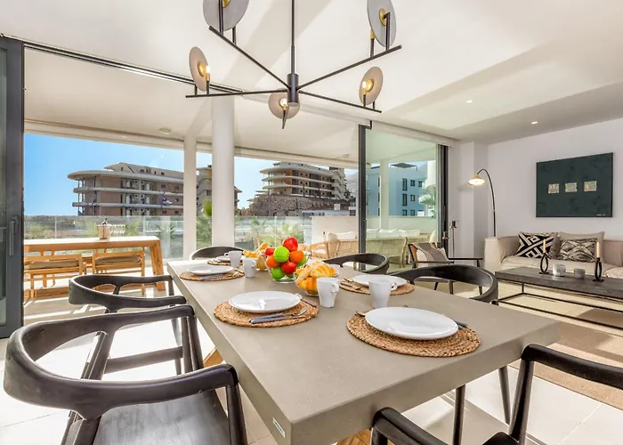 Vivi Homes - Terra Higueron Luxury, Terrace & Pool *