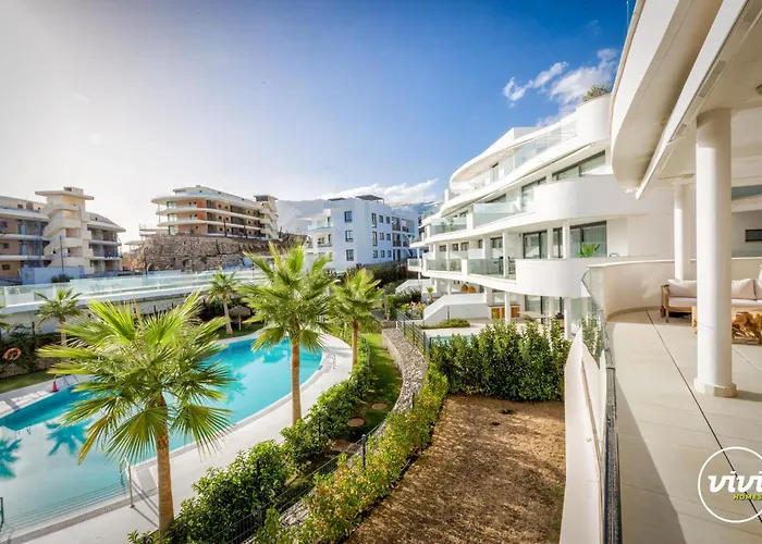 Vivi Homes - Terra Higueron Luxury, Terrace & Pool アパート *