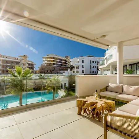 Vivi Homes - Terra Higueron Luxury, Terrace & Pool アパート